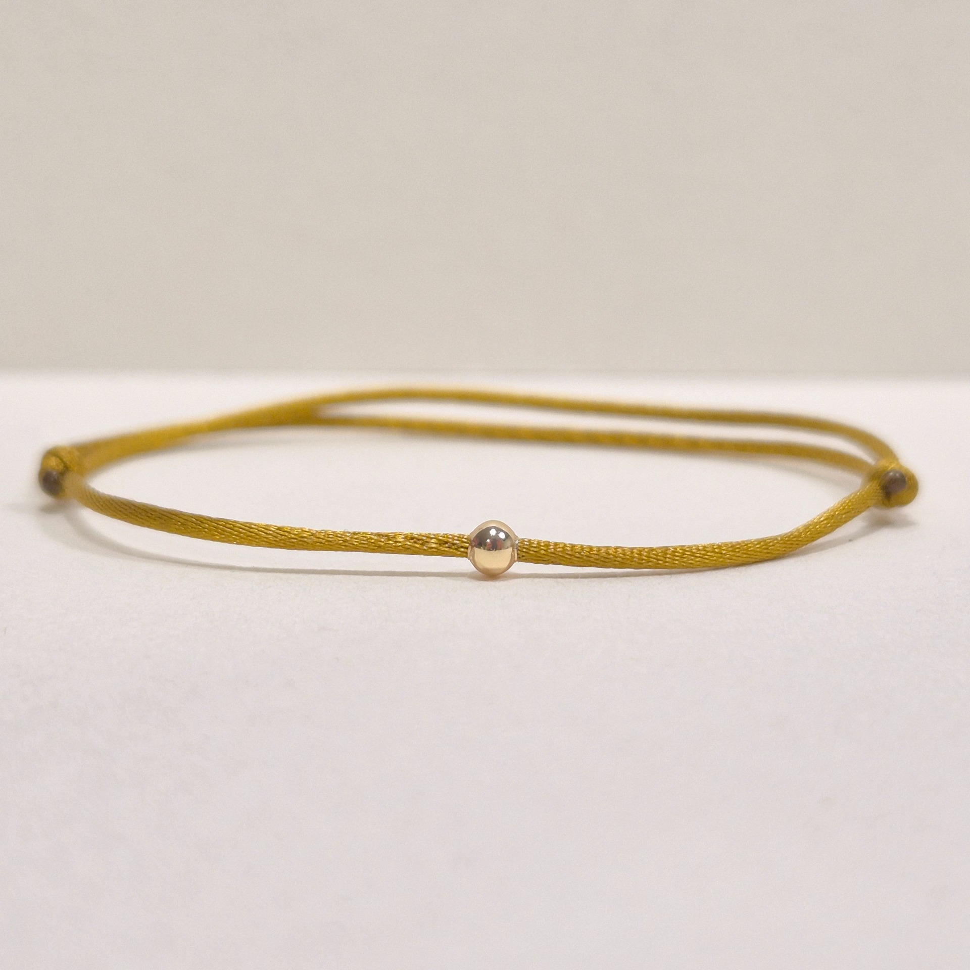 Šňůrkový náramek 